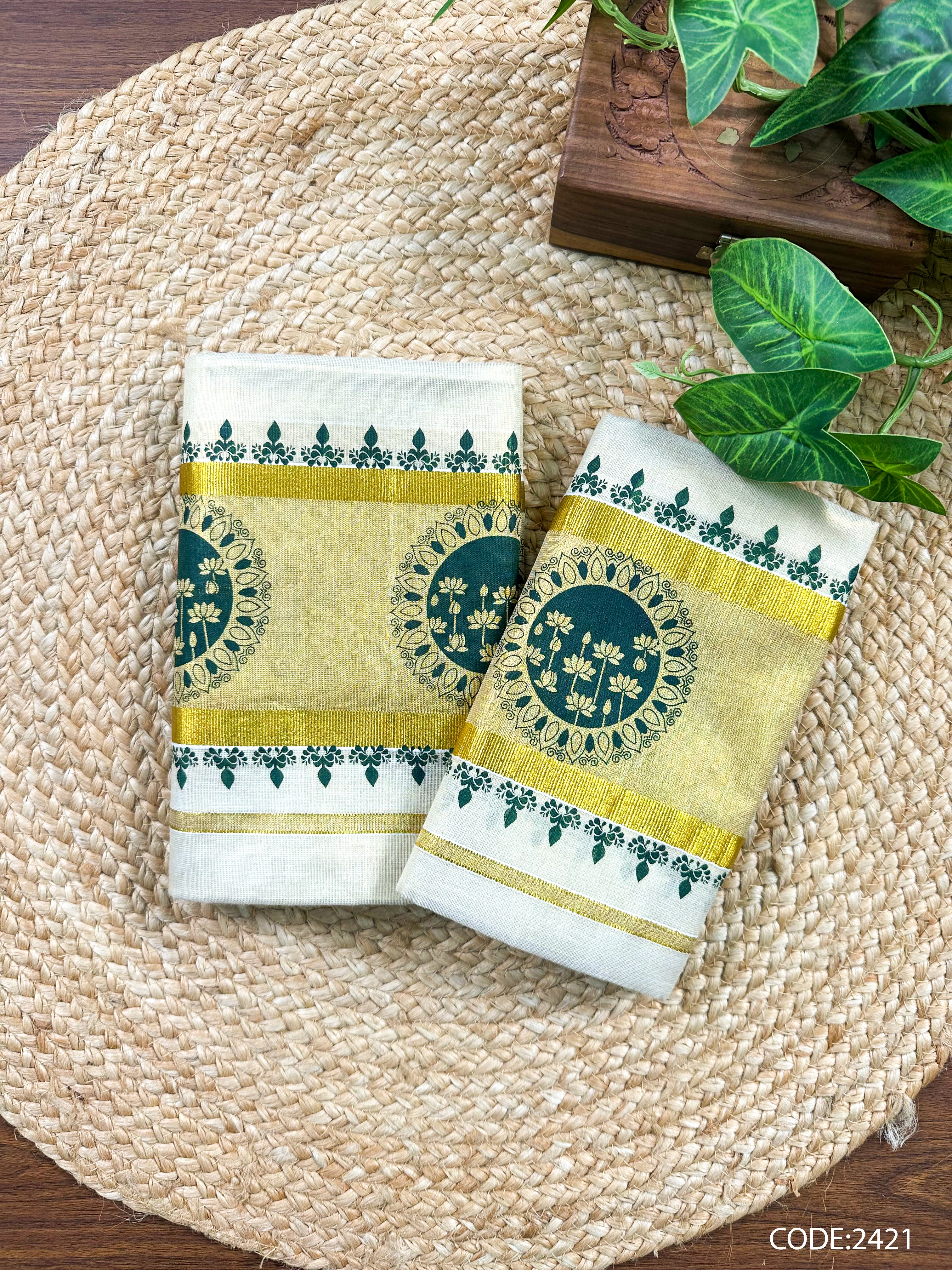 Centre gap set Mundu Ring Lotus print with 2 side chittam