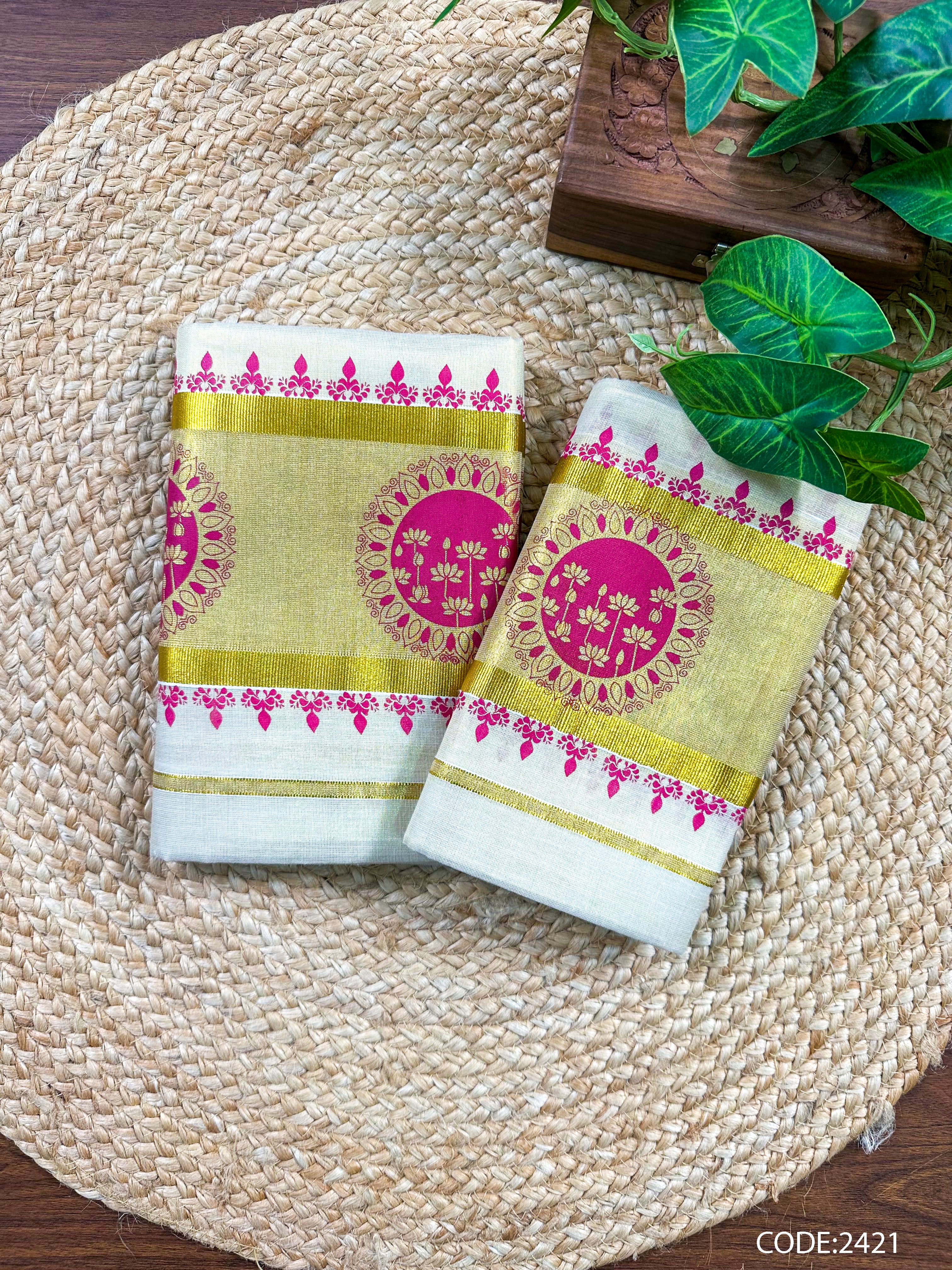 Centre gap set Mundu Ring Lotus print with 2 side chittam