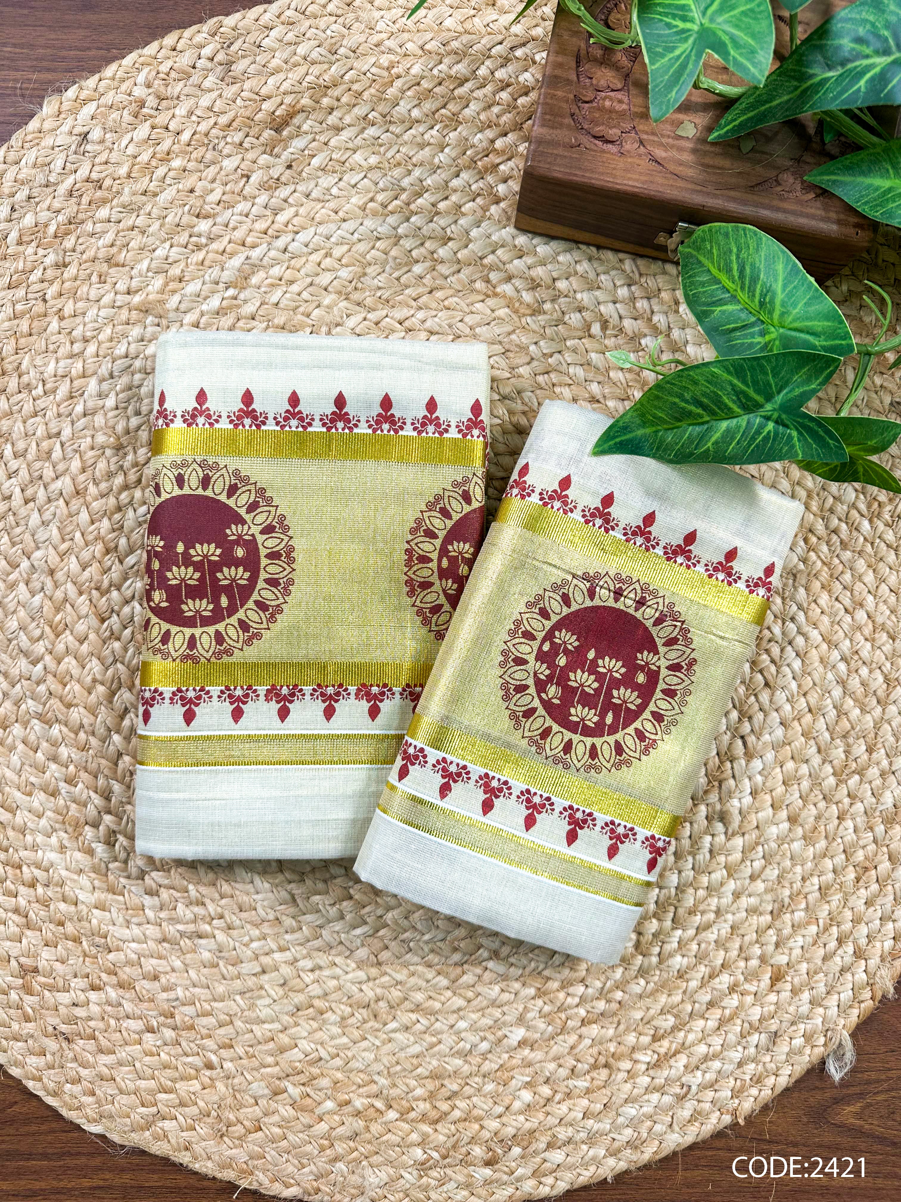 Centre gap set Mundu Ring Lotus print with 2 side chittam
